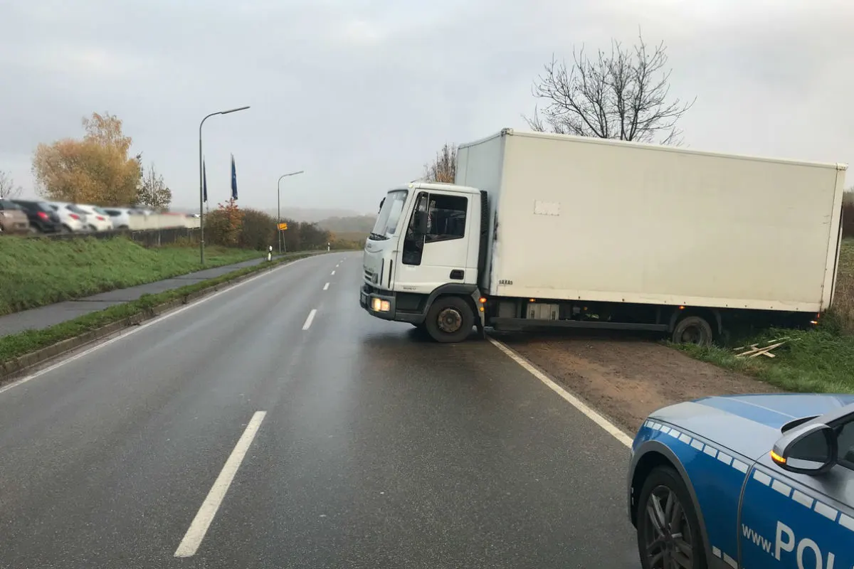 Kaiserslautern - Lastwagen steckt fest