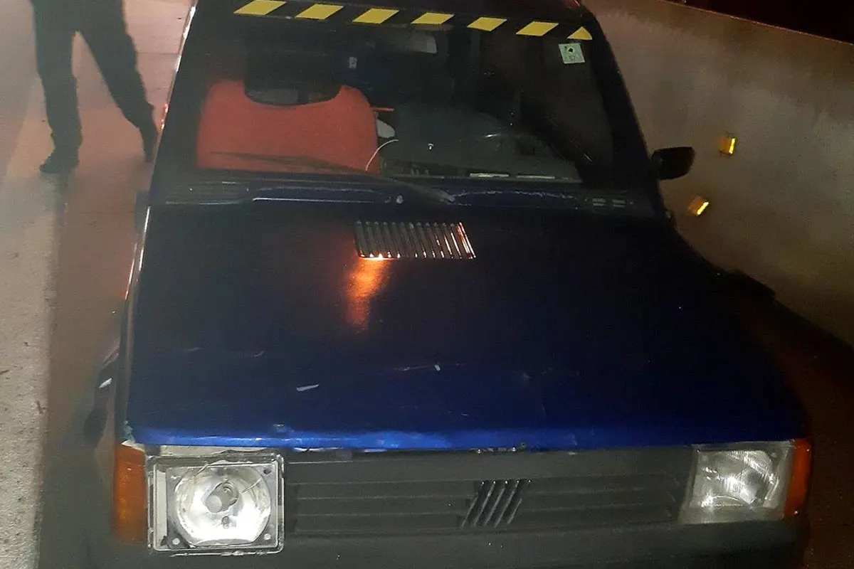 Rosenheim - Schleuser mit schrottreifem Kleinstwagen gefasst