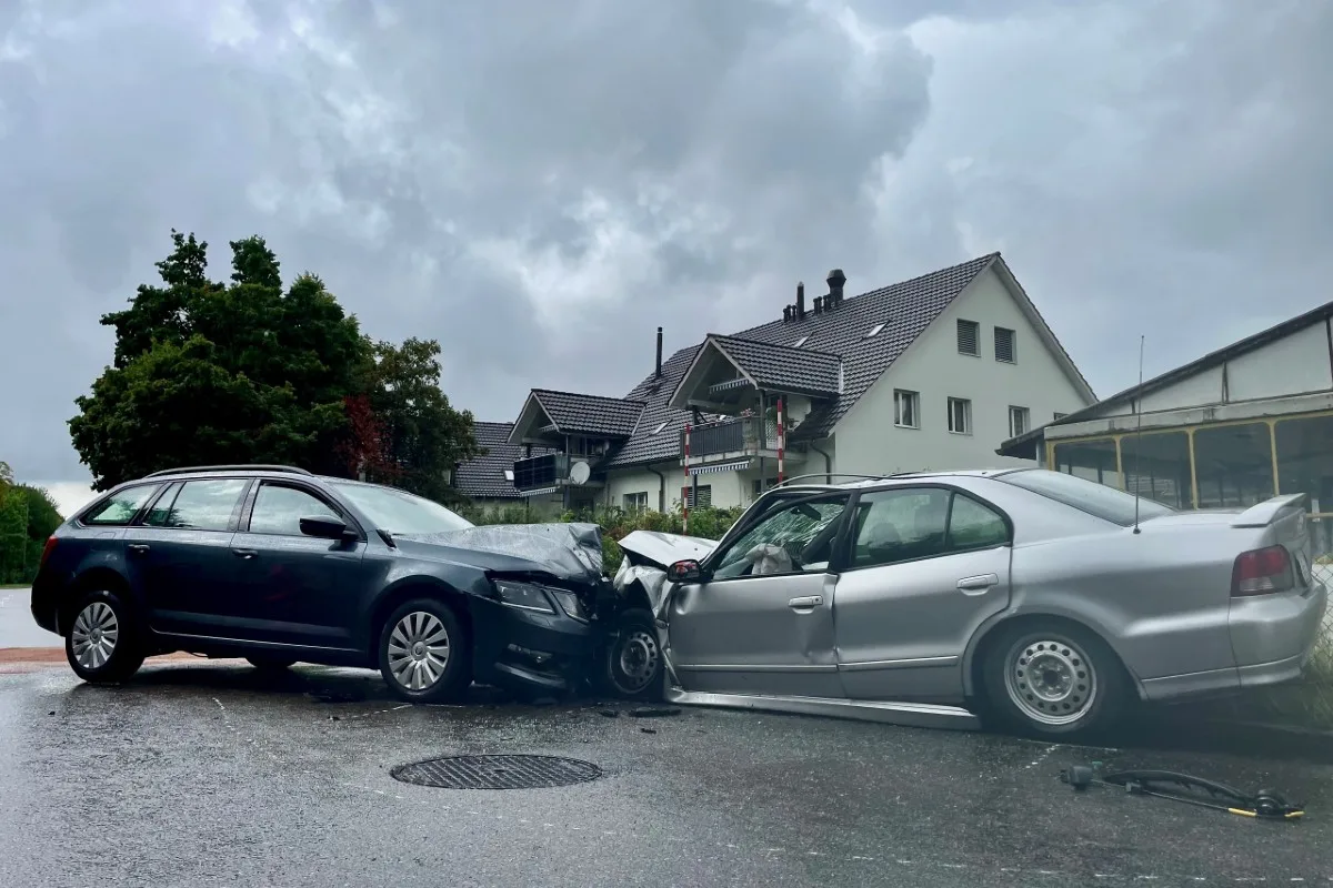 Regensdorf ZH - Schwerer Unfall auf der neuen Dällikerstrasse