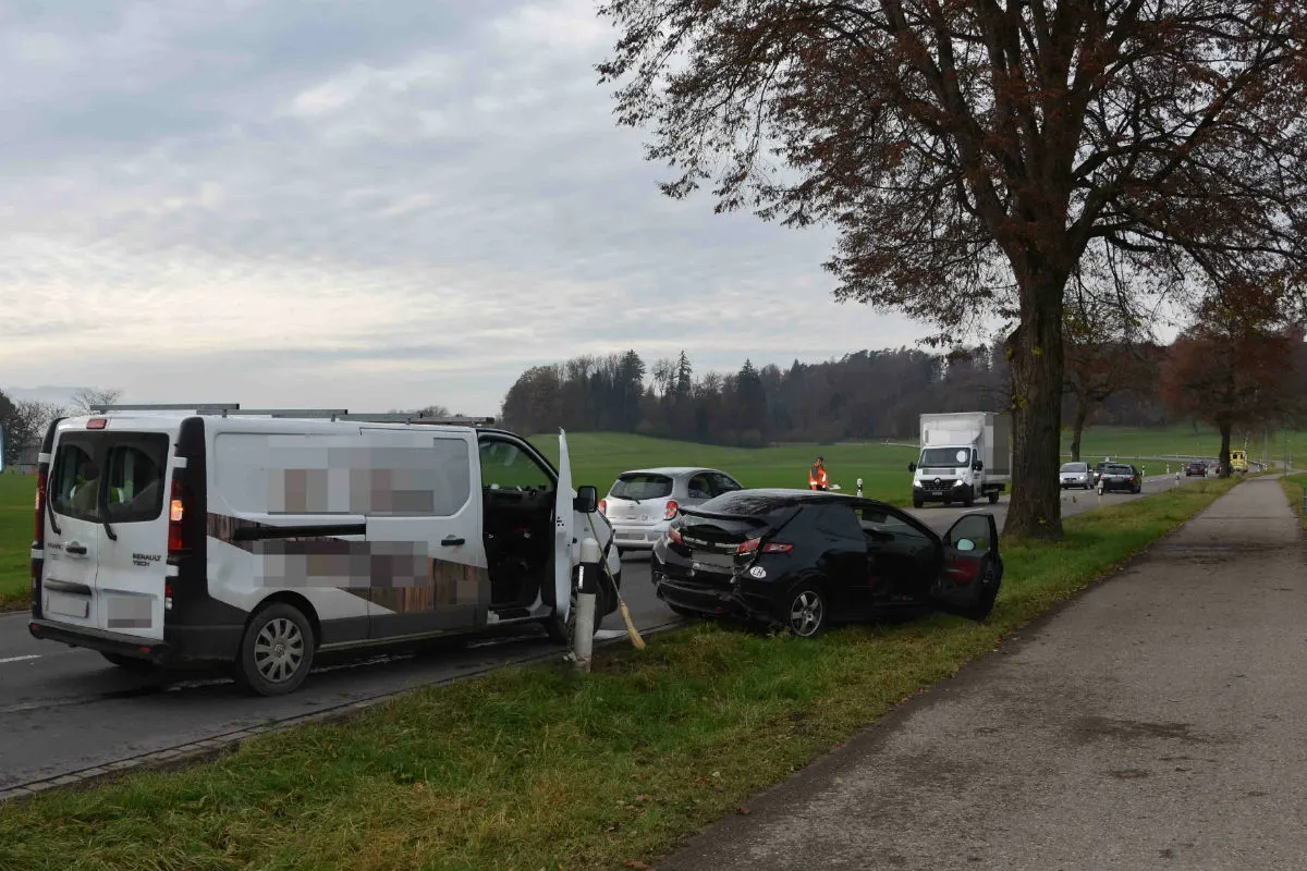 Wagen SG - Stehendes Auto zu spät bemerkt!