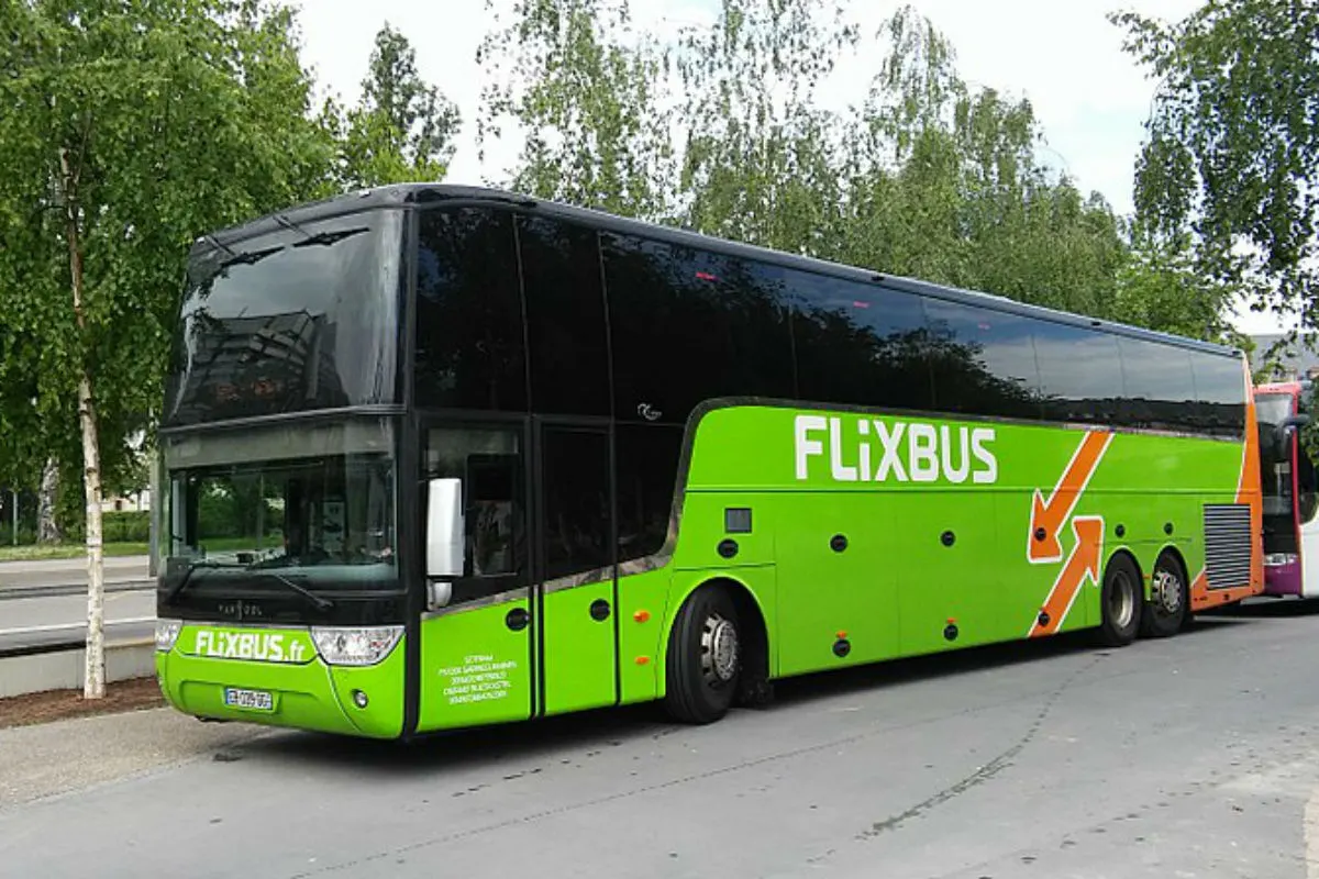 Linstow (DE) - Unfall mit Reisebus fordert mehrere Verletzte