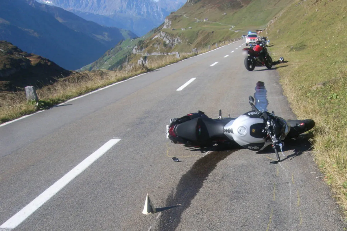 Unfall Unterschächen - Motorradfahrer verletzt sich auf der Klausenstrecke