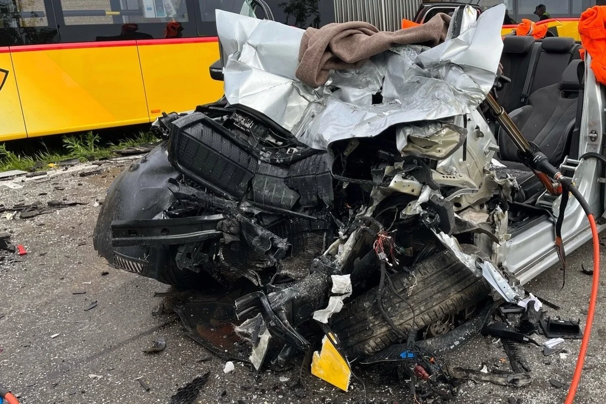 Aristau AG - Heftiger Unfall fordert neun Verletzte