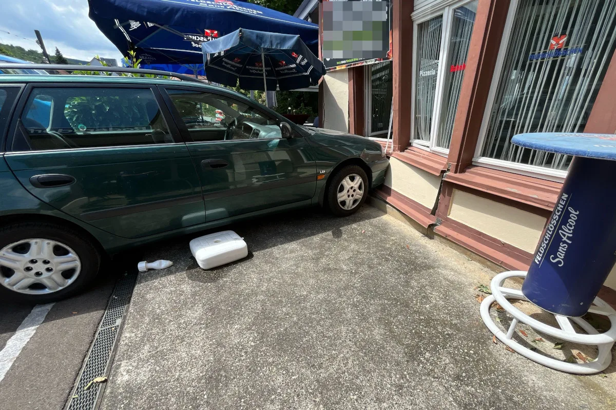 Unfall in Rodersdorf SO – Autofahrer prallt in Pizzeria