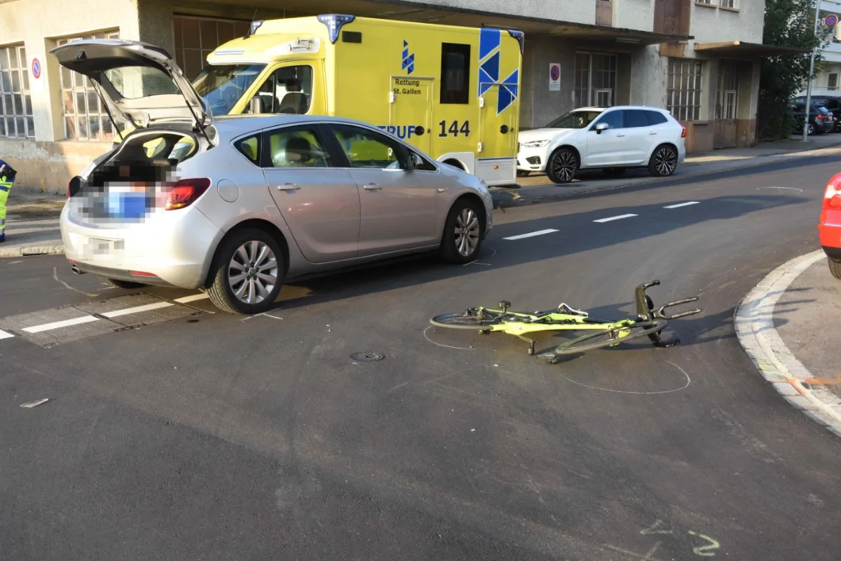 Gestern in Widnau SG - Velofahrer nach Unfall mit Auto verletzt