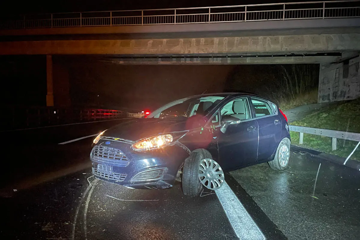 A2 Uffikon LU – Lenkerin verliert Kontrolle und kommt von Strasse ab