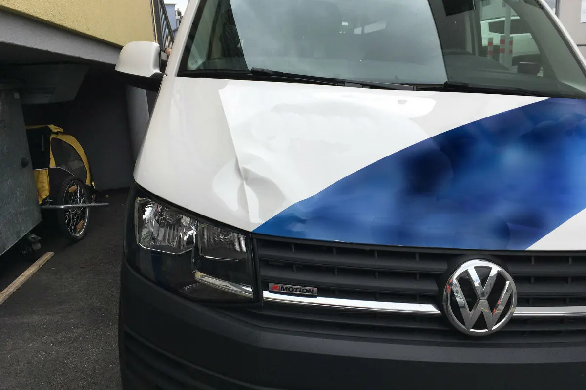 Cham ZG - Velofahrer bei Kollision erheblich verletzt