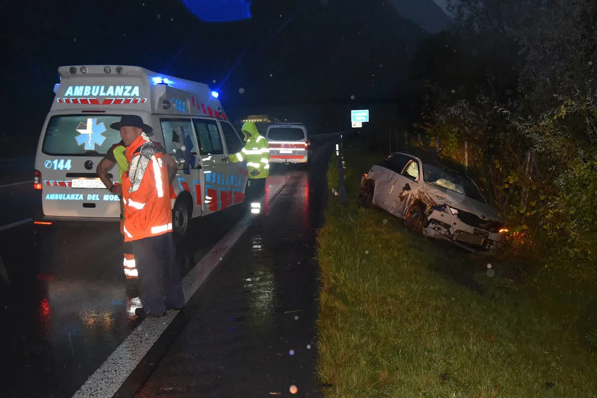 Unfall A13 Lostallo GR - Durch Starkregen ins Schleudern geraten