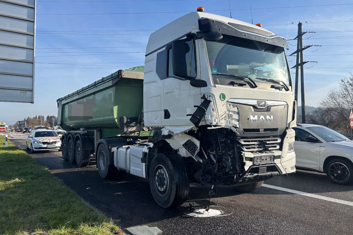 A1 Kölliken AG – Unfall zwischen Lieferwagen und Lastwagen