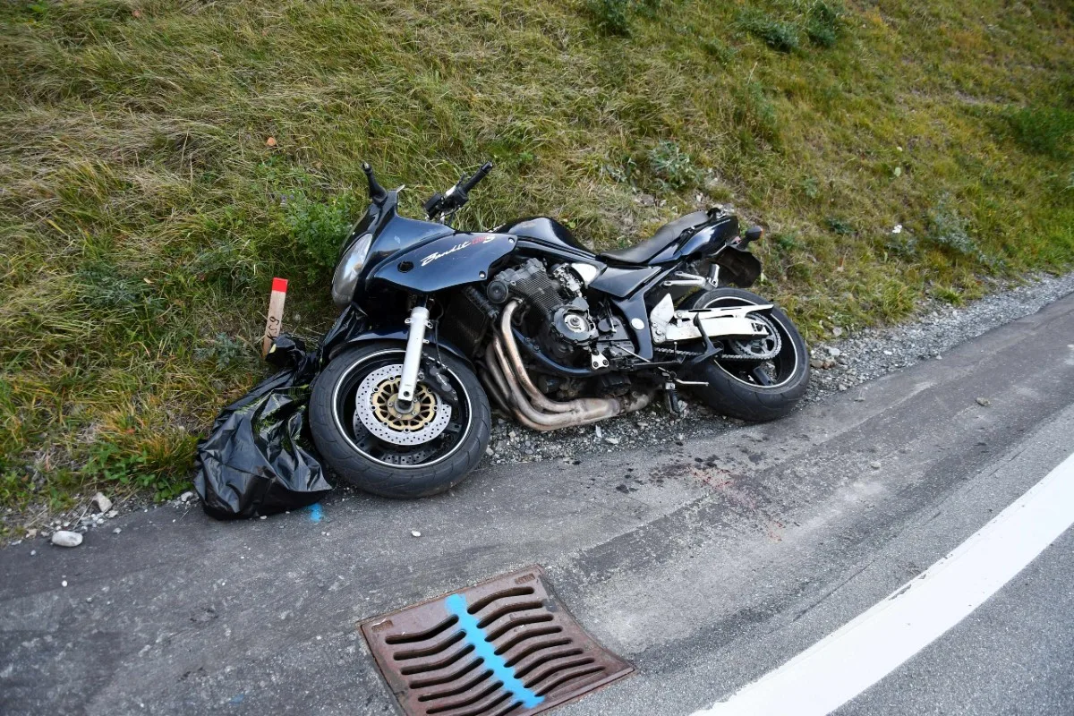 Chur GR - Motorradfahrer nach Kollision mit Auto auf der Malixerstrasse schwer verletzt