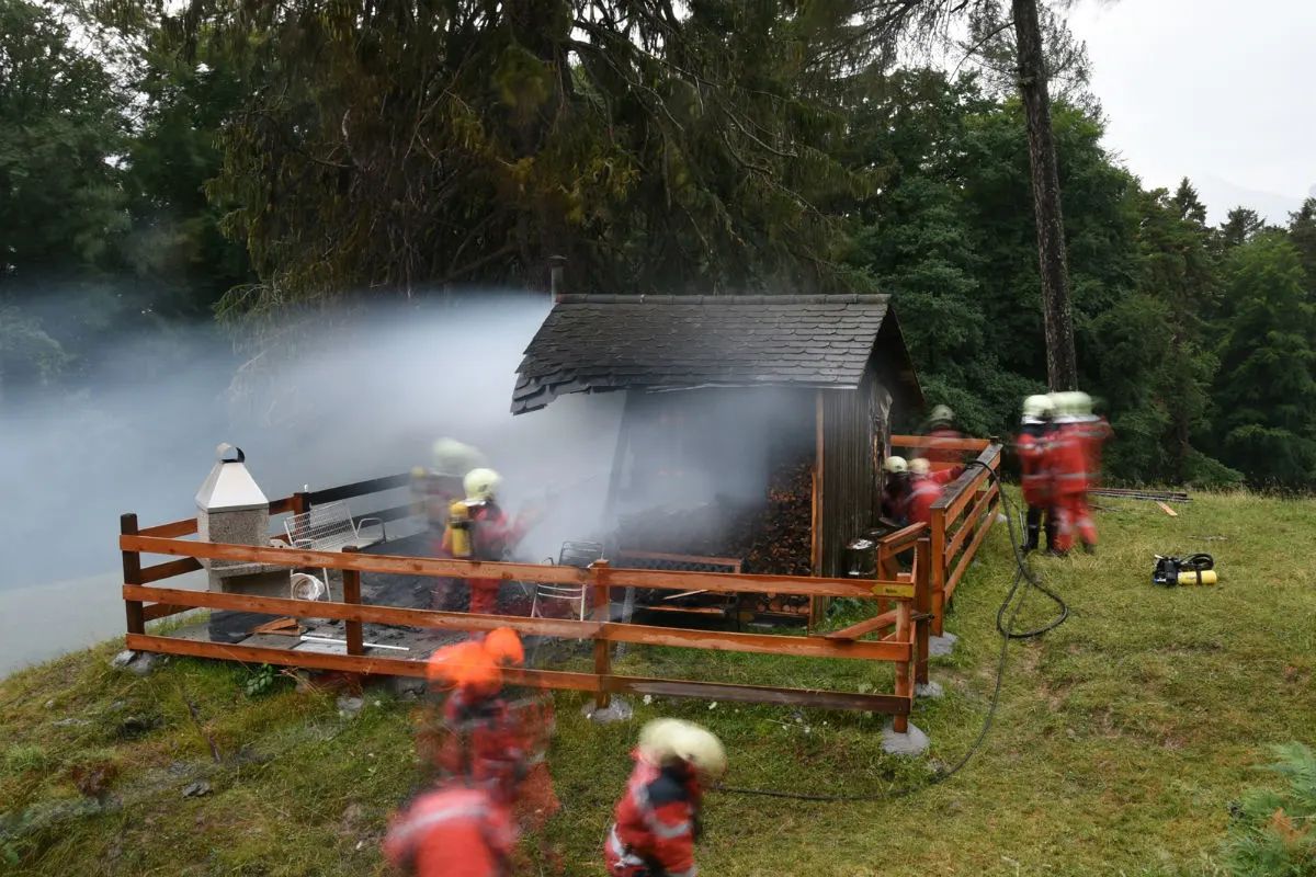 Maienfeld GR -  Brand zerstört Maiensässhütte