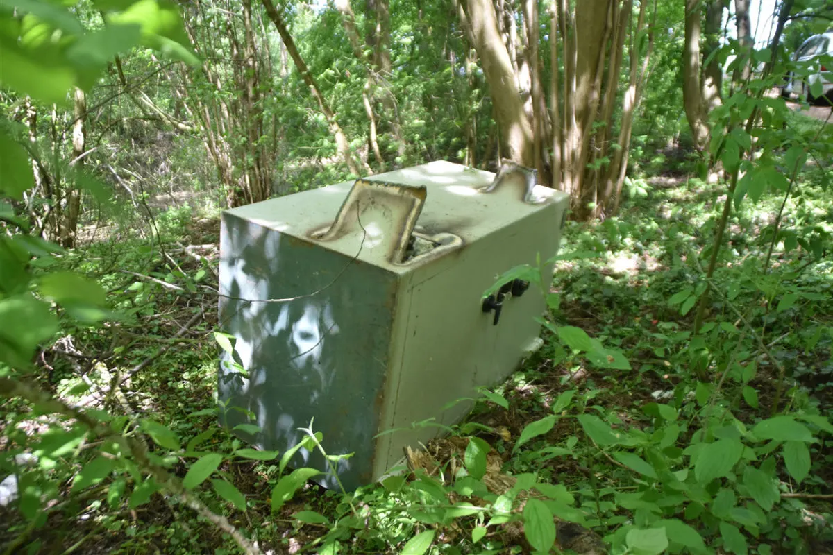 Tresor im Gebüsch gefunden