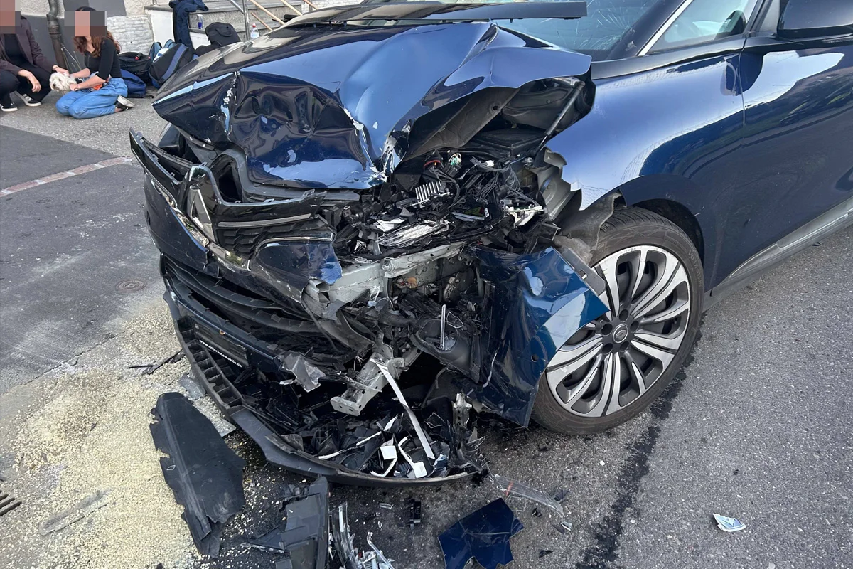 Seon AG – Frontaler Unfall durch Insekt im Auto