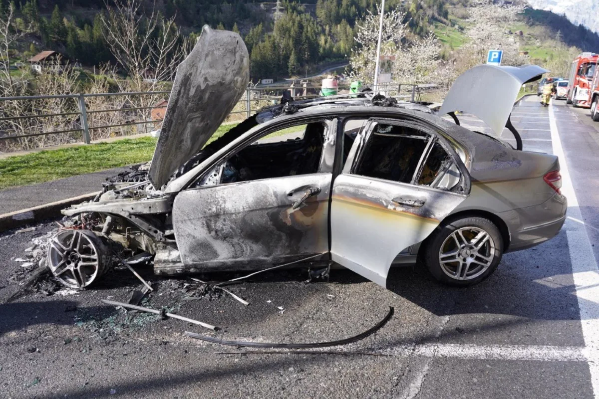 Gurtnellen UR - Mercedes gerät in Brand