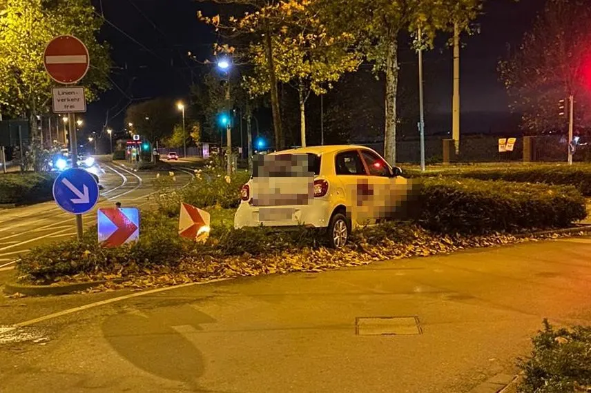 Mülheim an der Ruhr – Betrunkener fährt in Mittelinsel und randaliert anschließend in Supermarkt