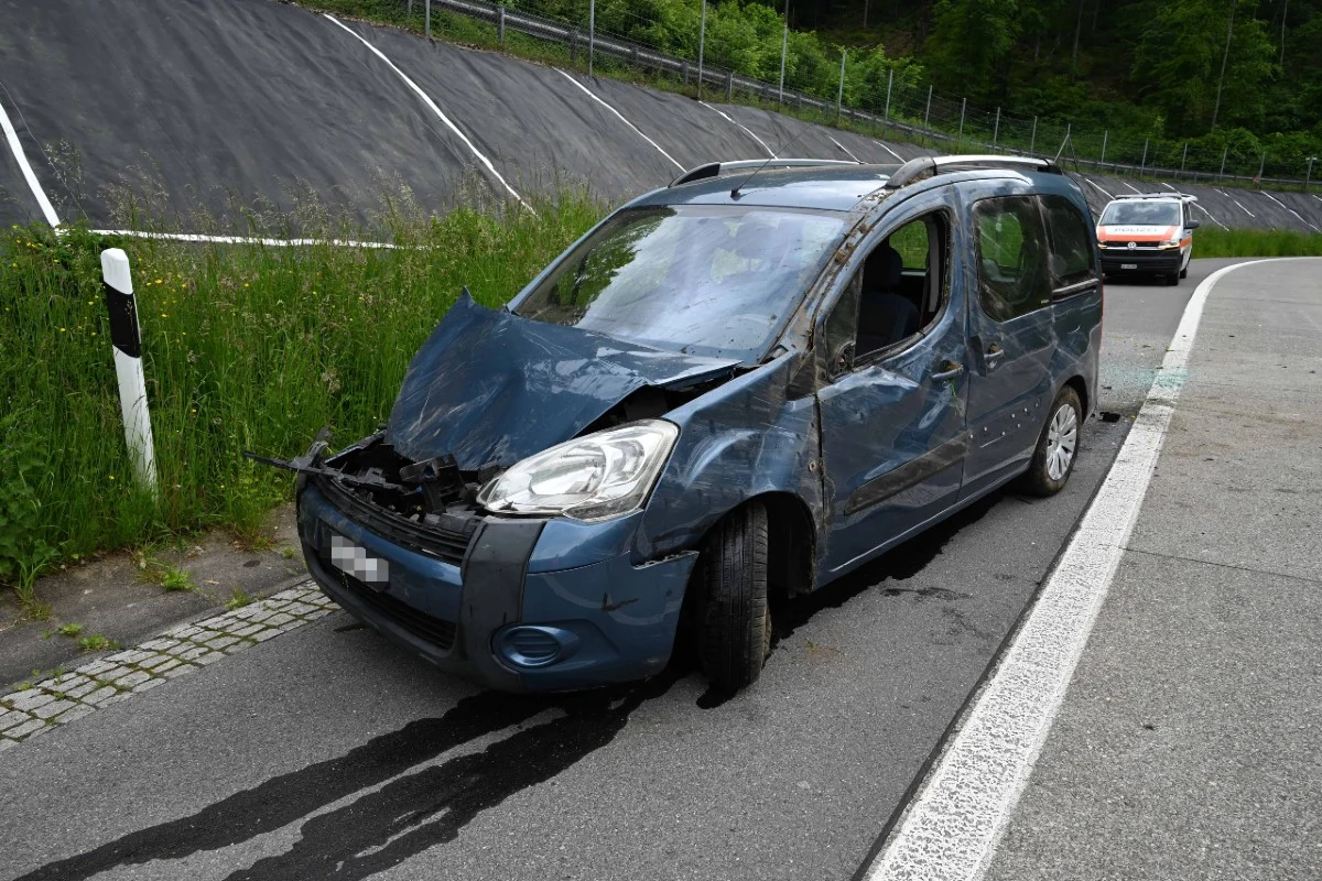  Unterterzen SG - Selbstunfall auf Autobahn A3