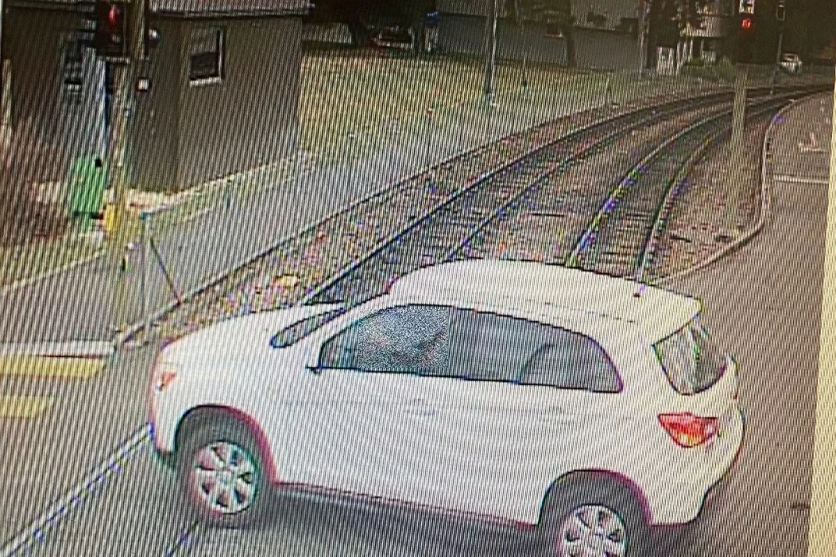 Binningen BL - Tram mit Notbremsung wegen Personenwagen