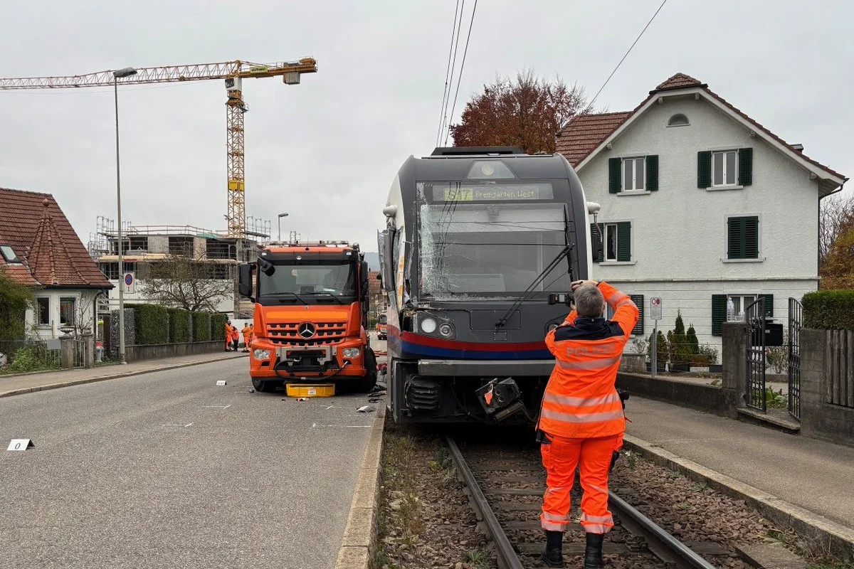 Dietikon ZH – Drei Verletzte nach Kollision zwischen Lastwagen und Zug
