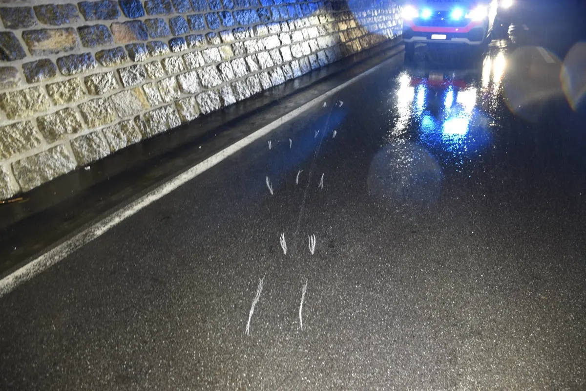 Tschamut GR – Motorradlenker und Mitfahrerin nach Selbstunfall verletzt