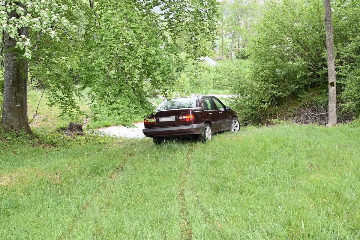 Says GR – Mit dem Auto von der Strasse abgekommen