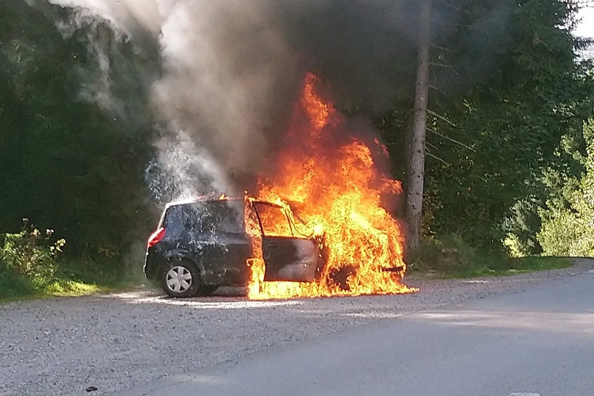 Urnäsch AR - Renault geht in Flammen auf