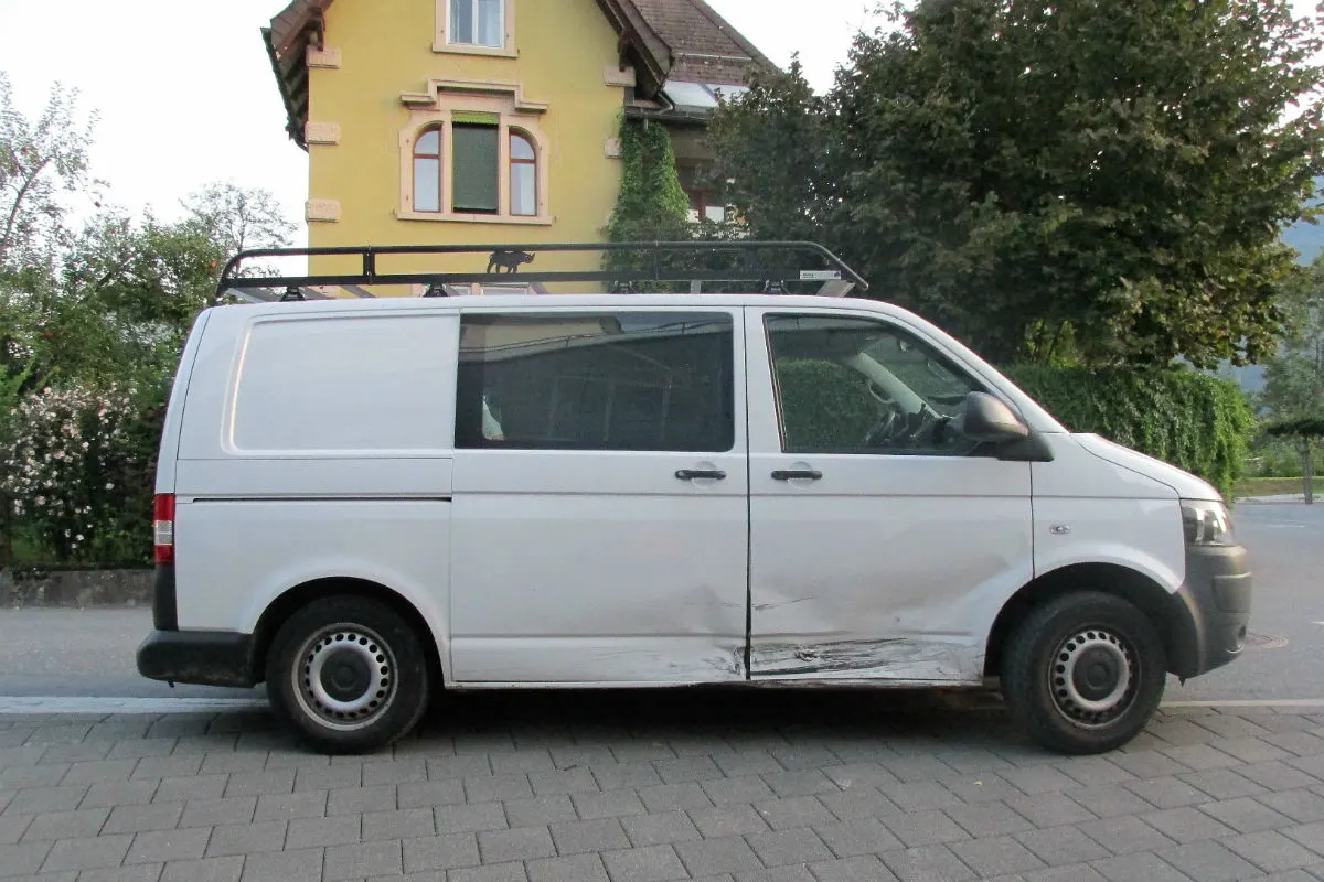 Niederurnen GL - Lieferwagen übersieht Auto