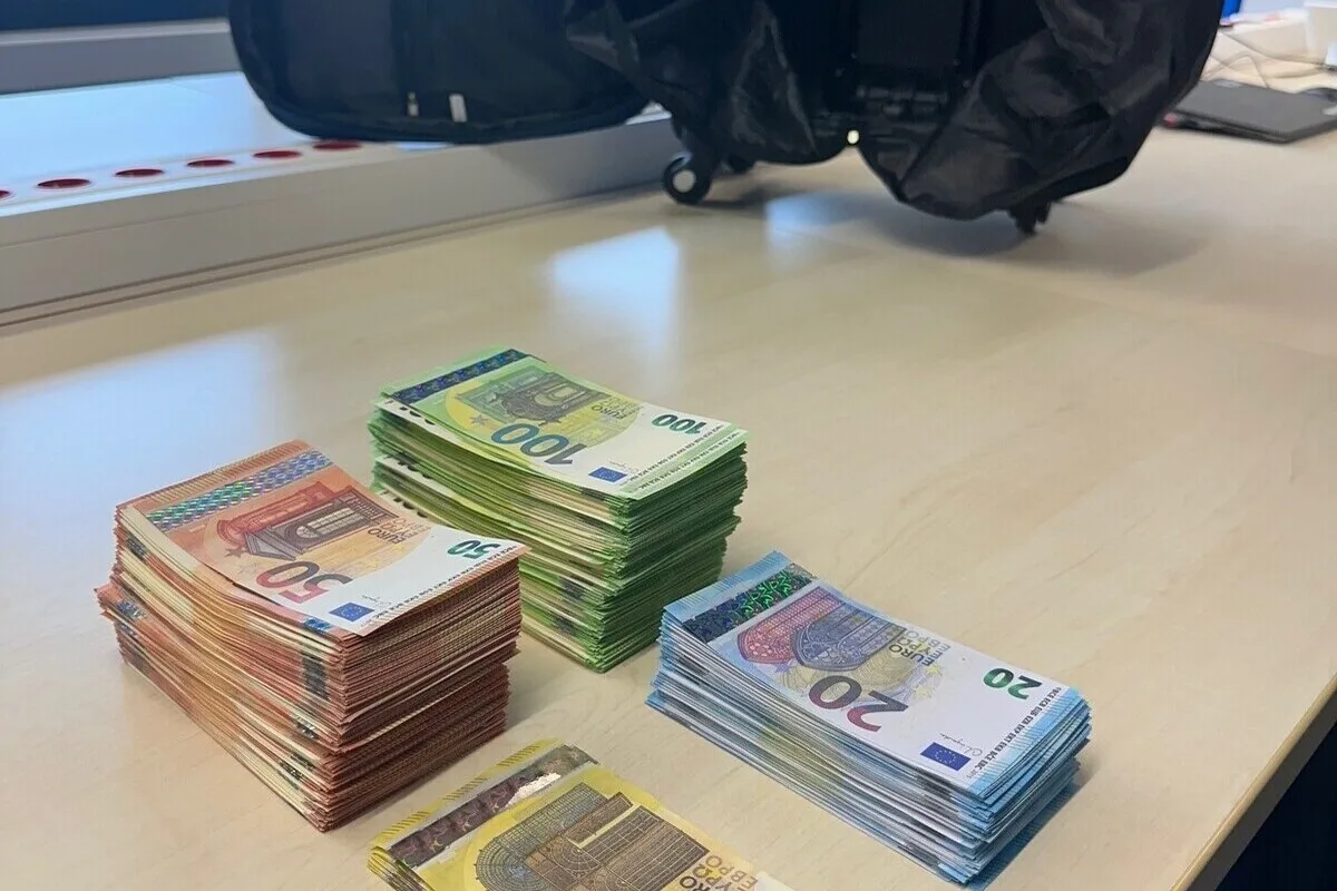 Köln NW - Rund 100.000 Euro Falschgeld im Koffer