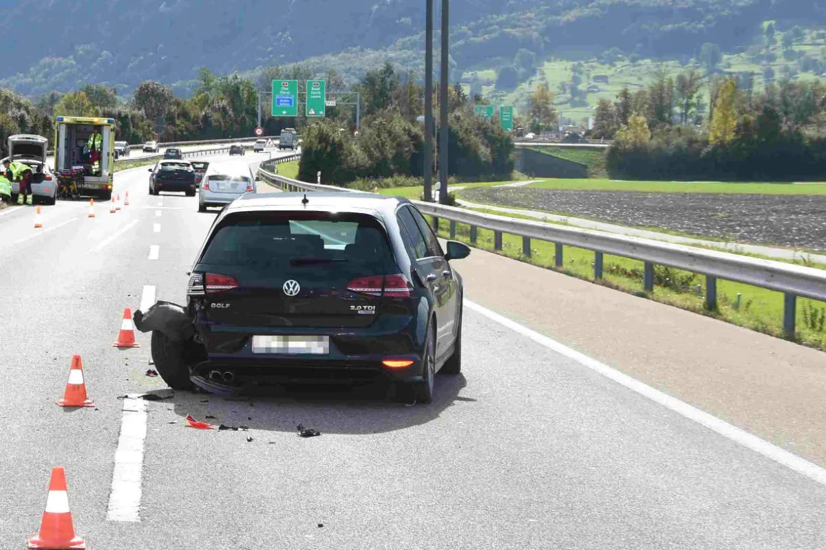 Unfall Benken SG - Auffahrkollision auf der Autobahn