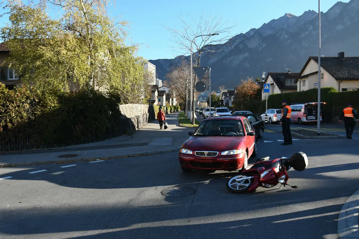 Chur GR - Rollerfahrer bei Kollision verletzt