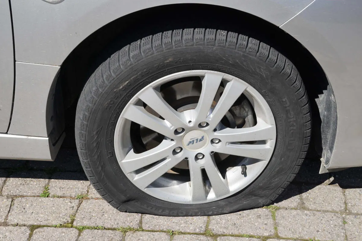 Bütschwil SG - Bei fünf Autos Pneu zerstochen - Zeugenaufruf
