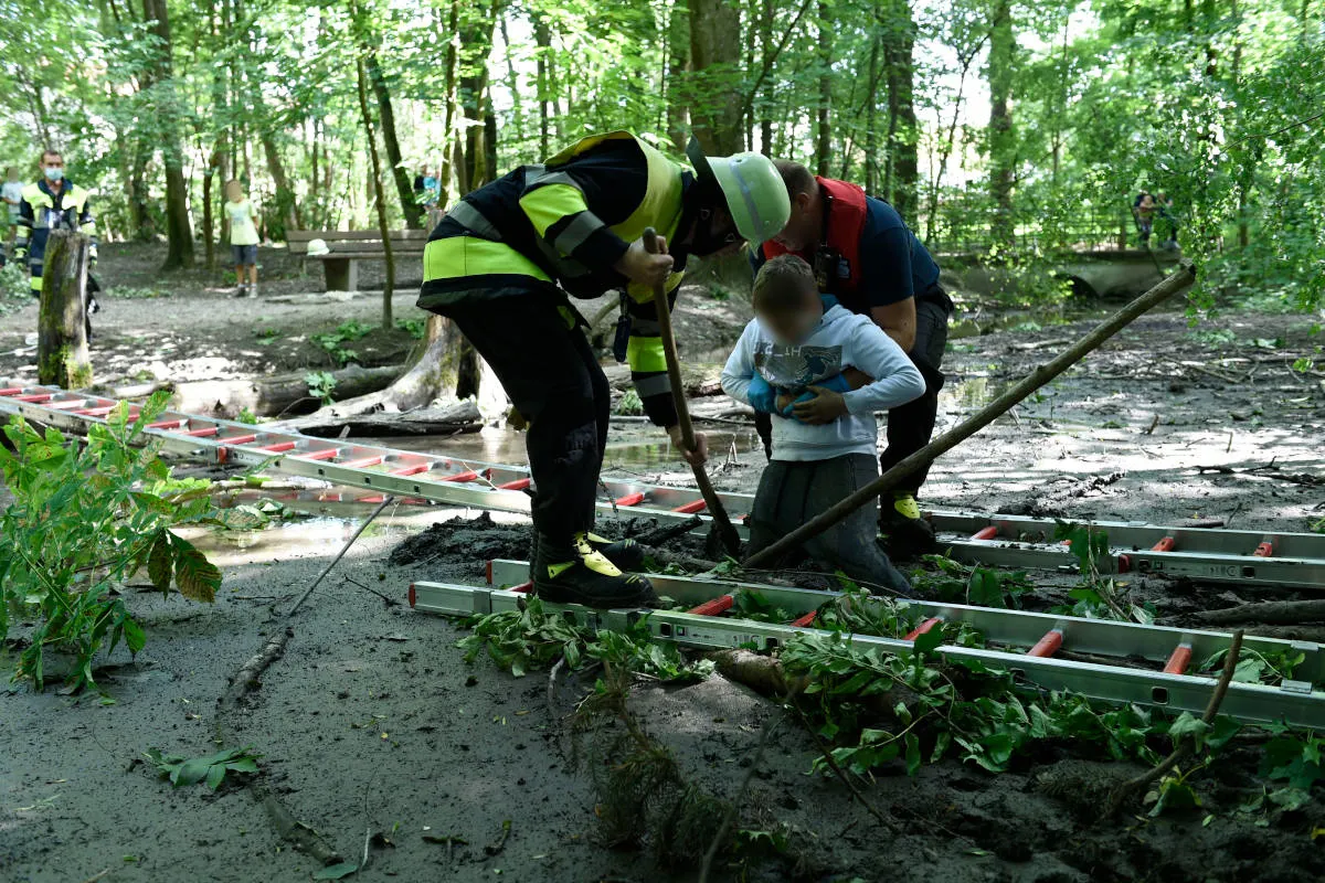 München Untergiesing – Kind in Isar-Au ordentlich versumpft