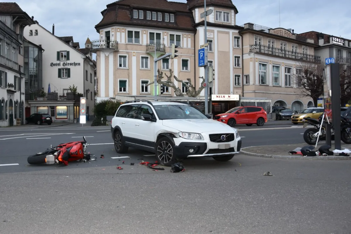 Rapperswil-Jona SG - Alkoholisierter Autofahrer - Unfall beim Abbiegen