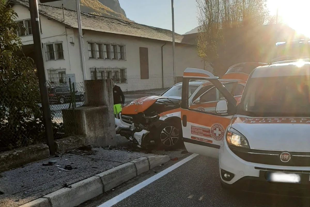 Siebeneich - Unfall zwischen Notarztauto und zwei PKW