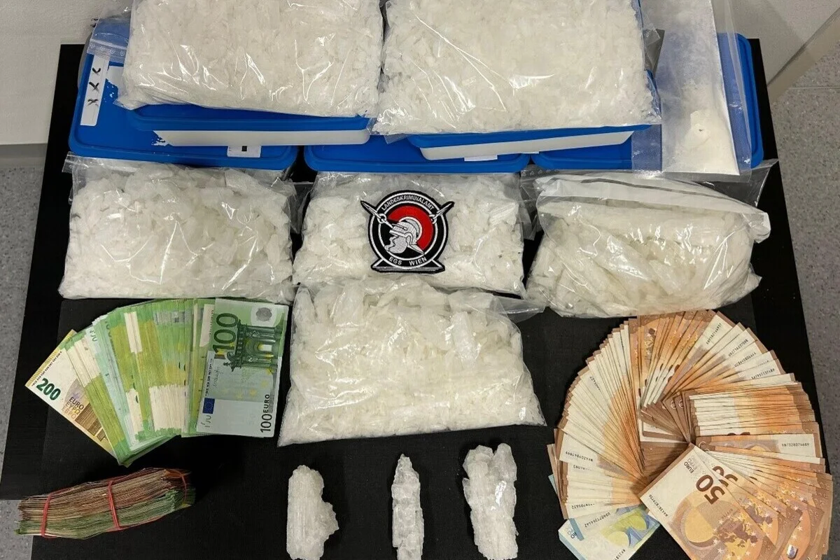 Mehrere Festnahmen bei Drogenrazzia in Wien – Kiloweise Crystal Meth sichergestellt
