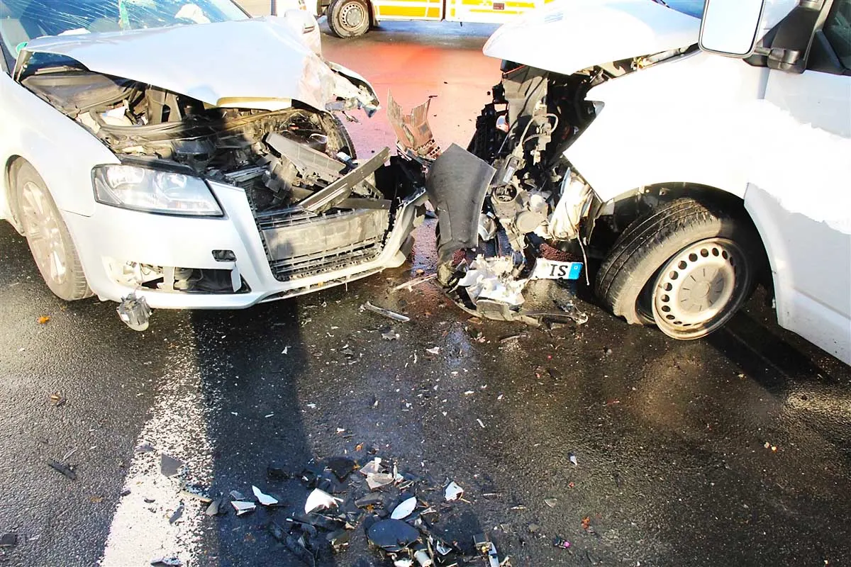 Zwei Verletzte in Hilchenbach - Unfall unter Alkoholeinfluss verursacht