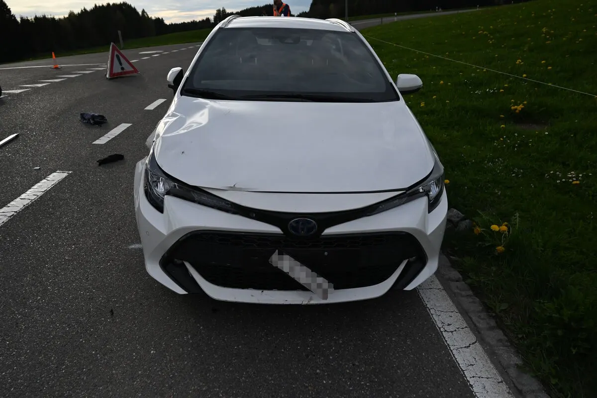 Waldkirch SG - 17-jähriger Rollerfahrer bei Unfall verletzt
