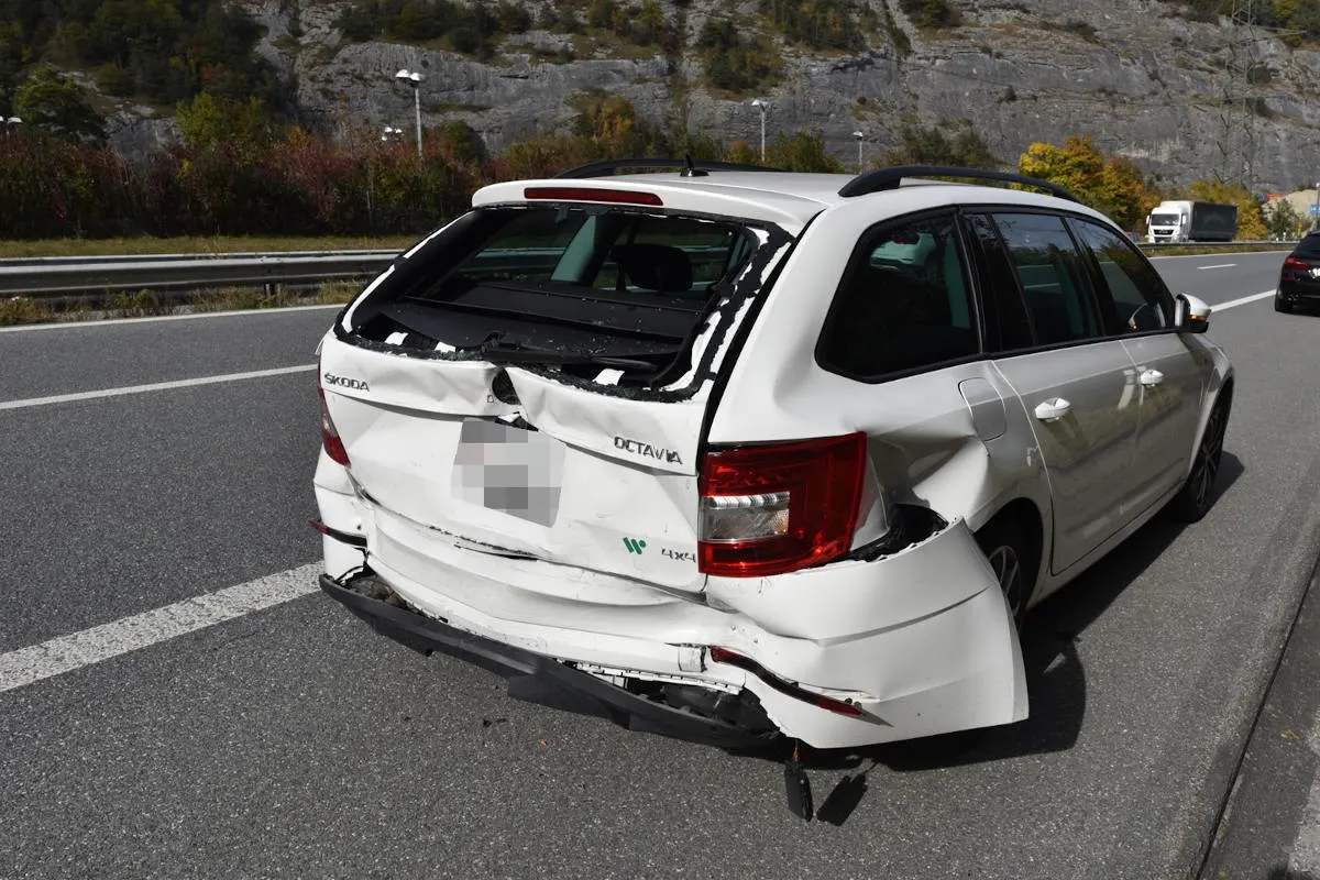 N13 Chur GR – Auffahrunfall wegen ungenügender Ladungssicherung
