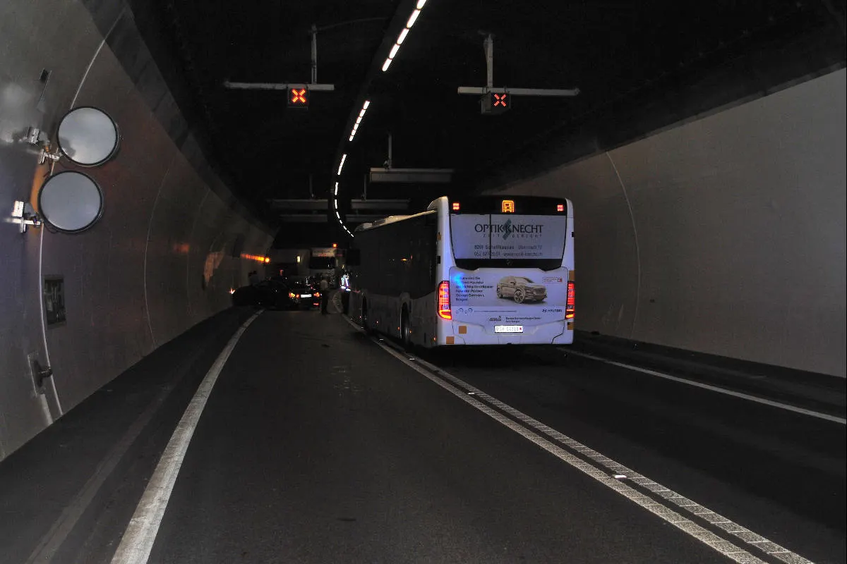 Stadt Schaffhausen - Verletzte Personen bei Verkehrsunfall mit mehreren Fahrzeugen