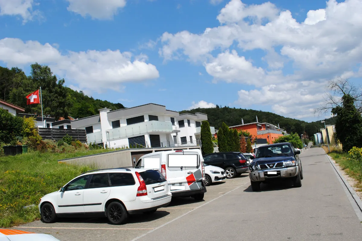 Beringen SH - Lieferwagenfahrer bei Kollision leicht verletzt