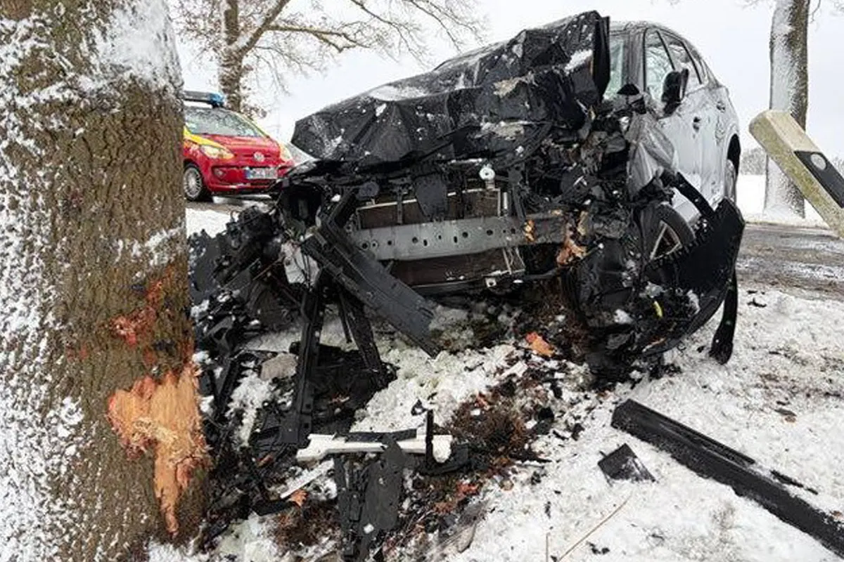 Gyhum – 34-Jähriger nach Unfall bei Glätte schwer verletzt