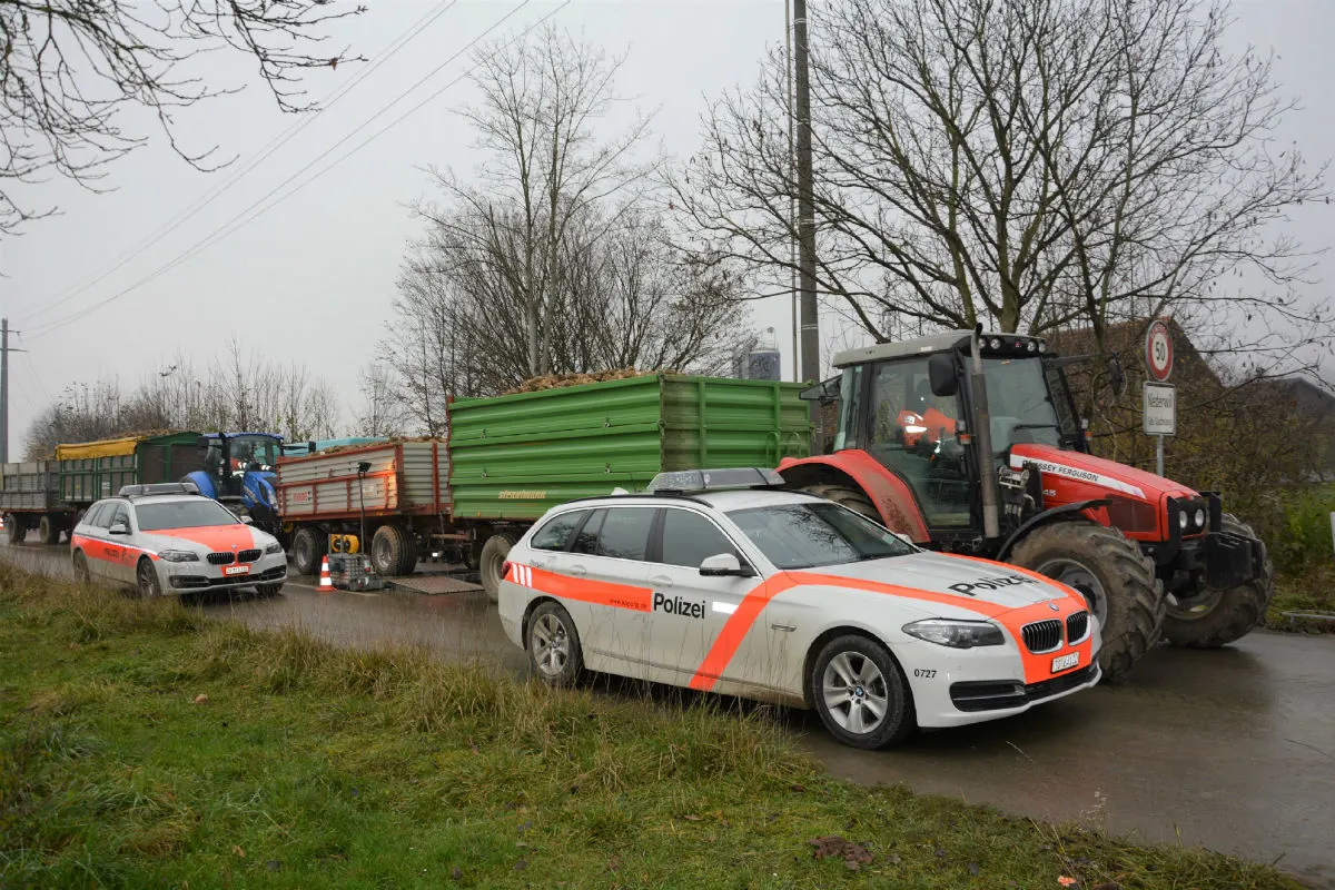 Niederwil TG - Landwirtschaftliche Fahrzeuge kontrolliert