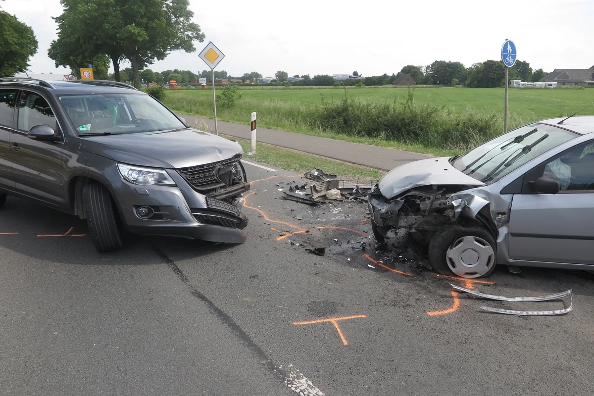 Unfall in Klein-Netterden - Zwei Schwerverletzte nach einer Kollision 