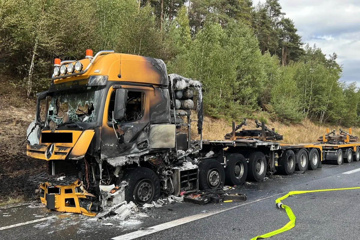 A71 Ilmenau – Brennender Schwerlasttransporter auf der Autobahn