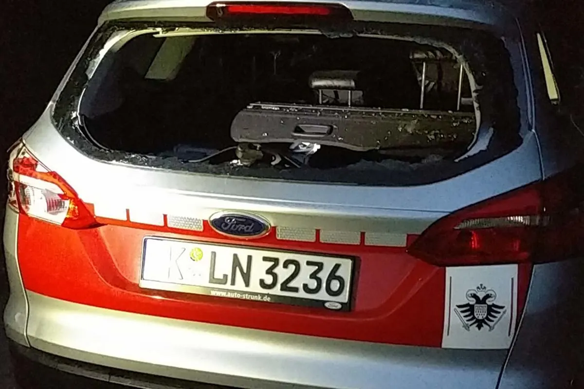 Köln - Vandalismus an Einsatzwagen des Ordnungsdienstes der Stadt - Zeugensuche