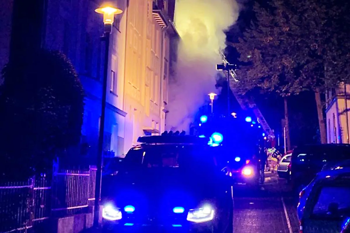 Lüdenscheid - Sieben Menschen bei Wohnhausbrand verletzt
