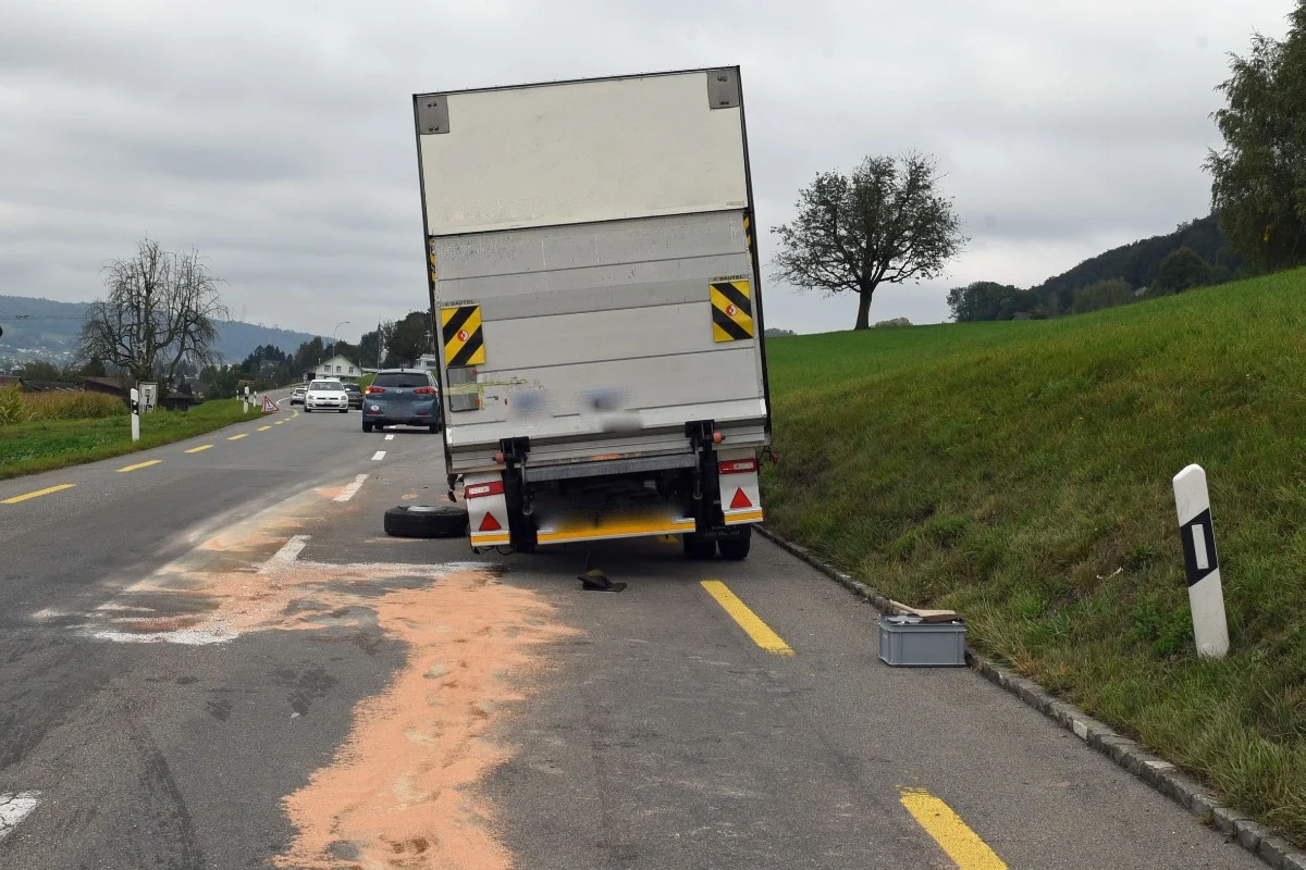 Kurioser Fall aus Triengen LU - Lieferwagen vom eigenen Rad überholt!
