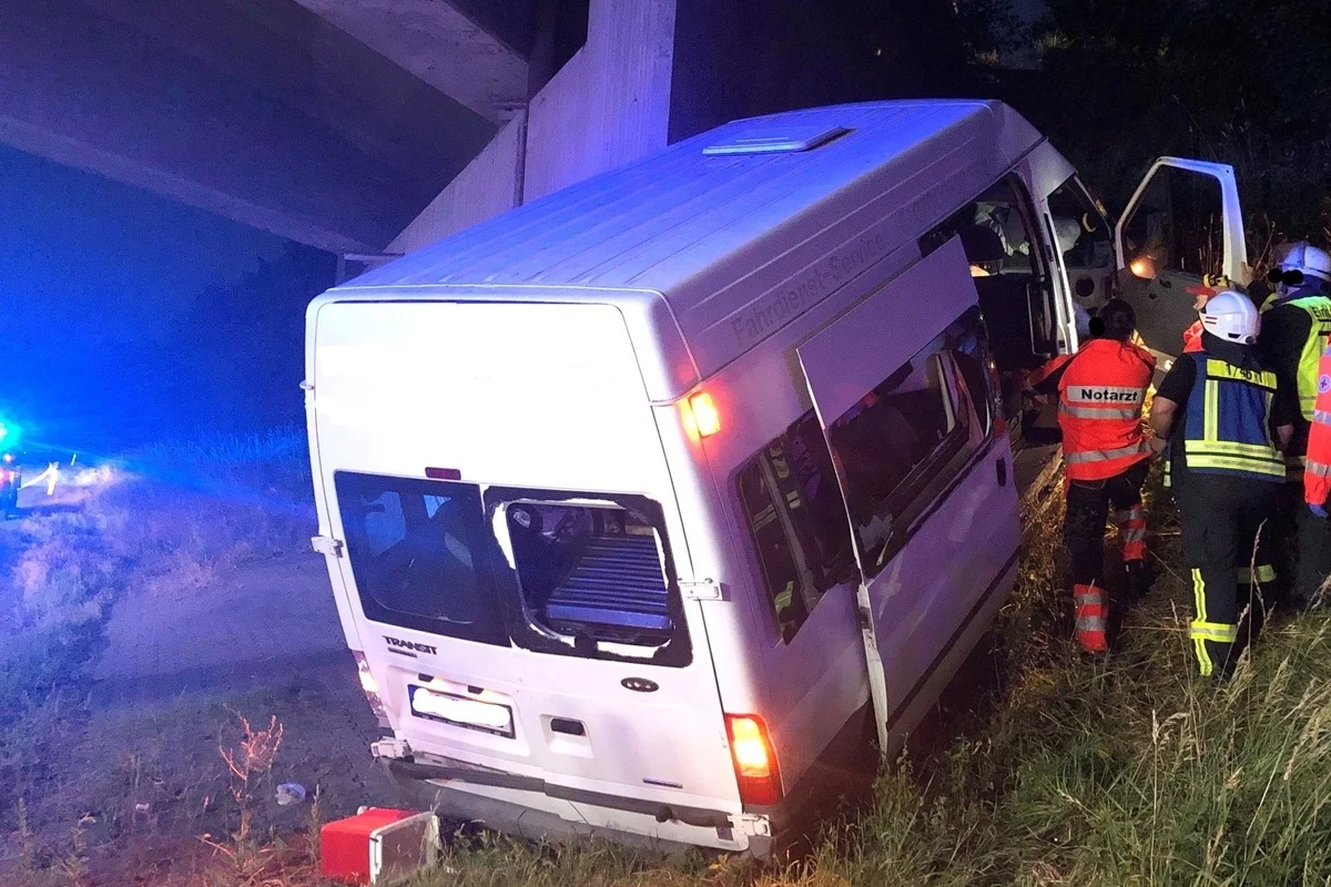 Zweibrücken A8 - Gegen eine Autobahnbrücke gefahren