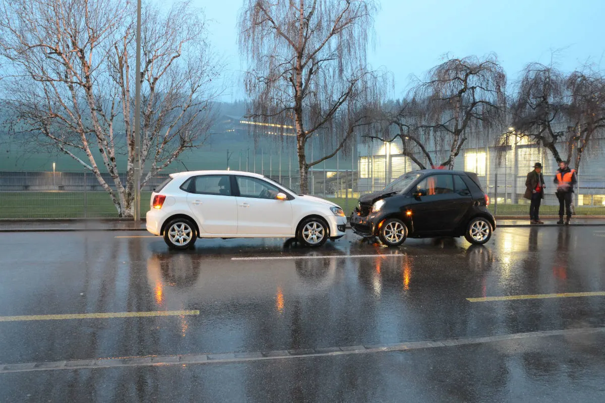 Lausen BL - Frontalkollision zwischen zwei Autos - Zeugenaufruf