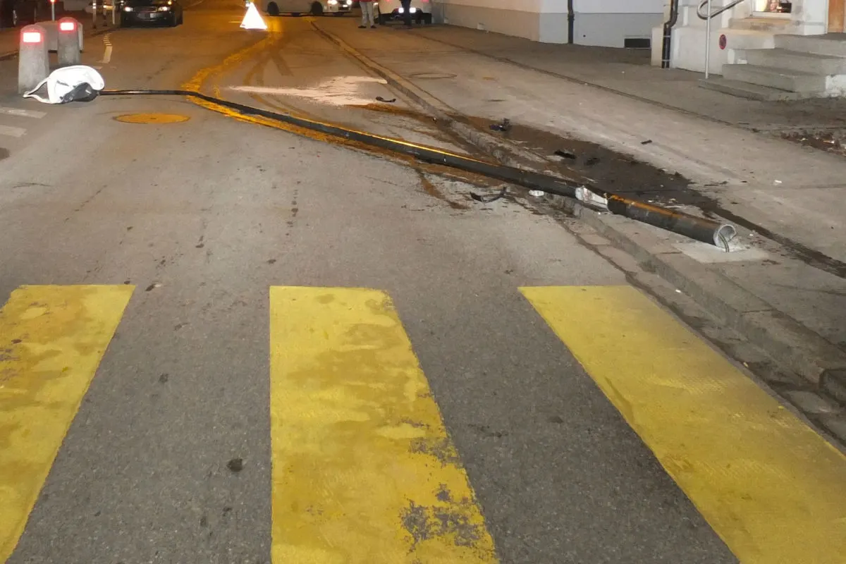Rorschach SG - In fahrunfähigem Zustand Strassenlaterne umgefahren 