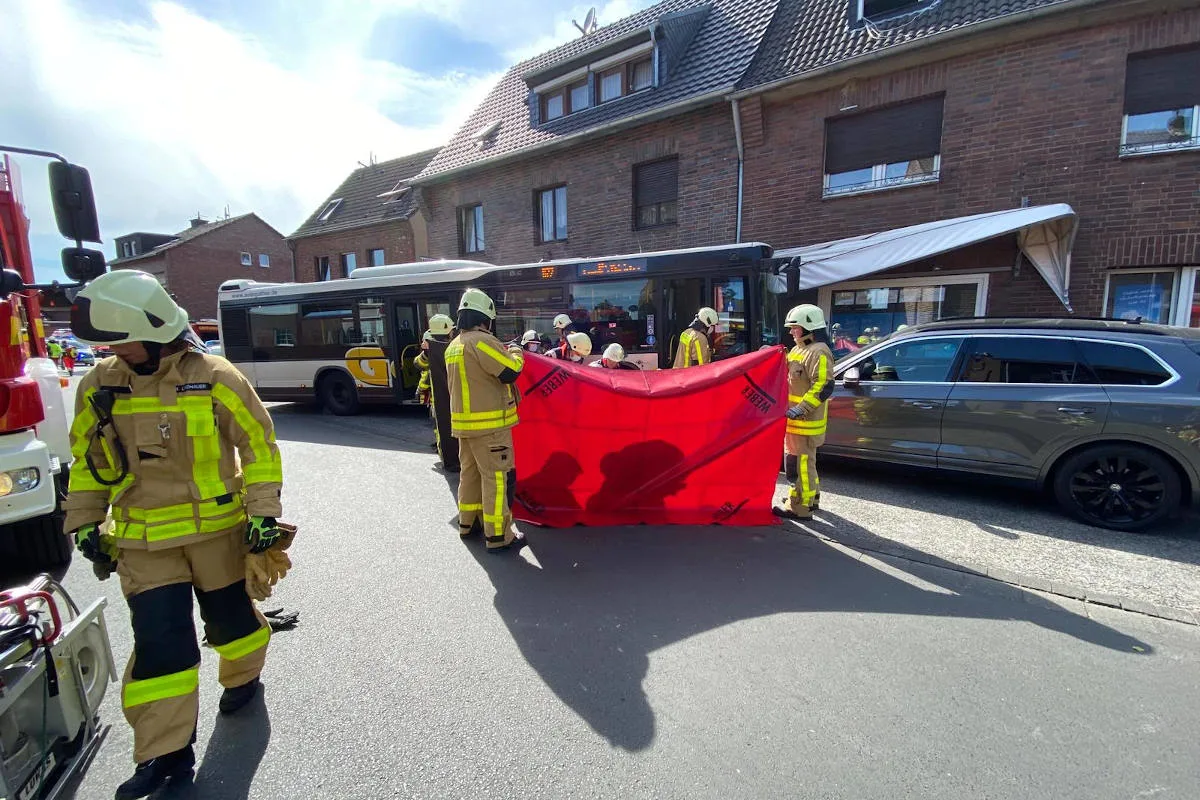Grevenbroich – Großeinsatz nach Unfall mit Bus